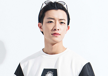 <b>易光  Jarvis</b>